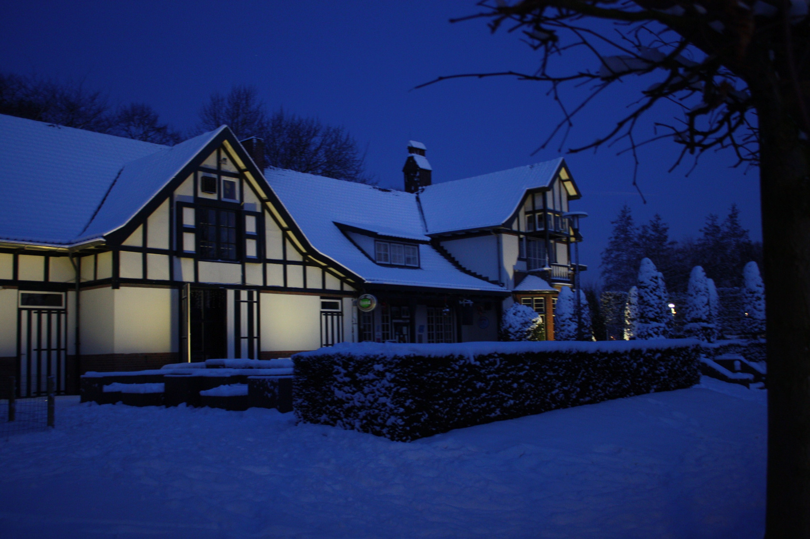 English Farmhouse in the snow