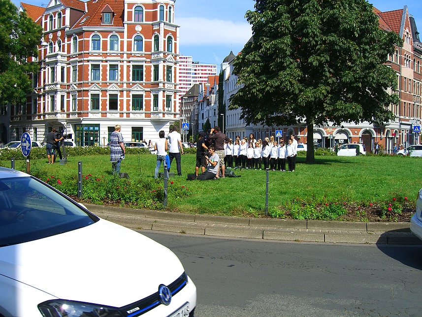 ENJOY THE SILENCE by VOLKSWAGEN e-Mobility am Lichtenbergplatz in Hannover-Linden 3/4