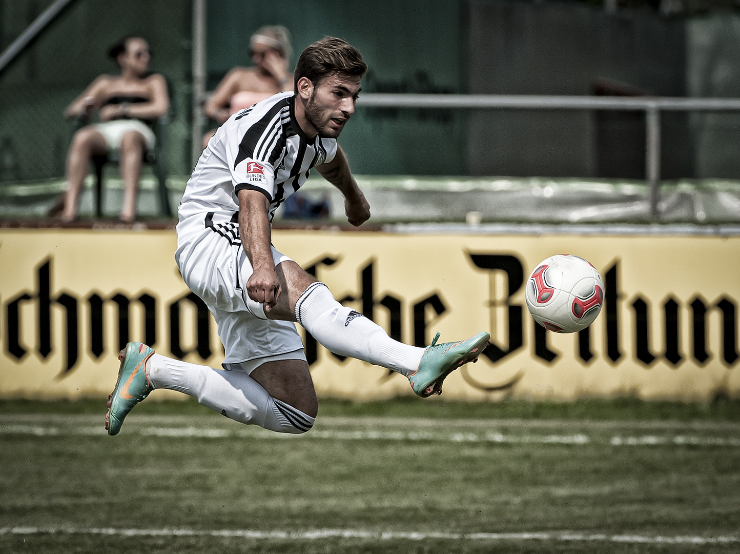 Enrico Valentini beim Abschluss...... Foto & Bild sport, ballsport