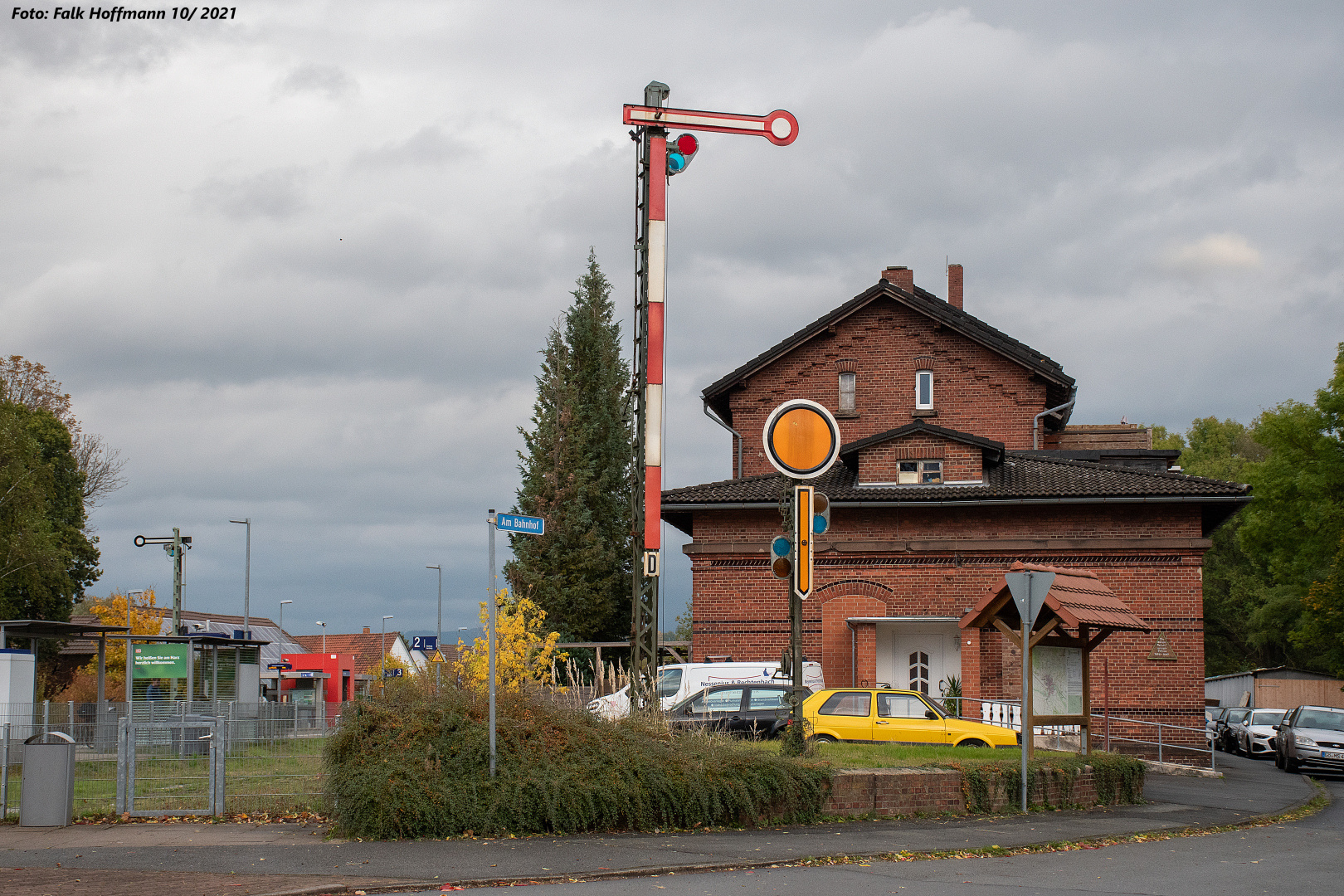 Ensemble am Bahnhof