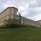 Ensemble du Palais du PHARO et de la tatue