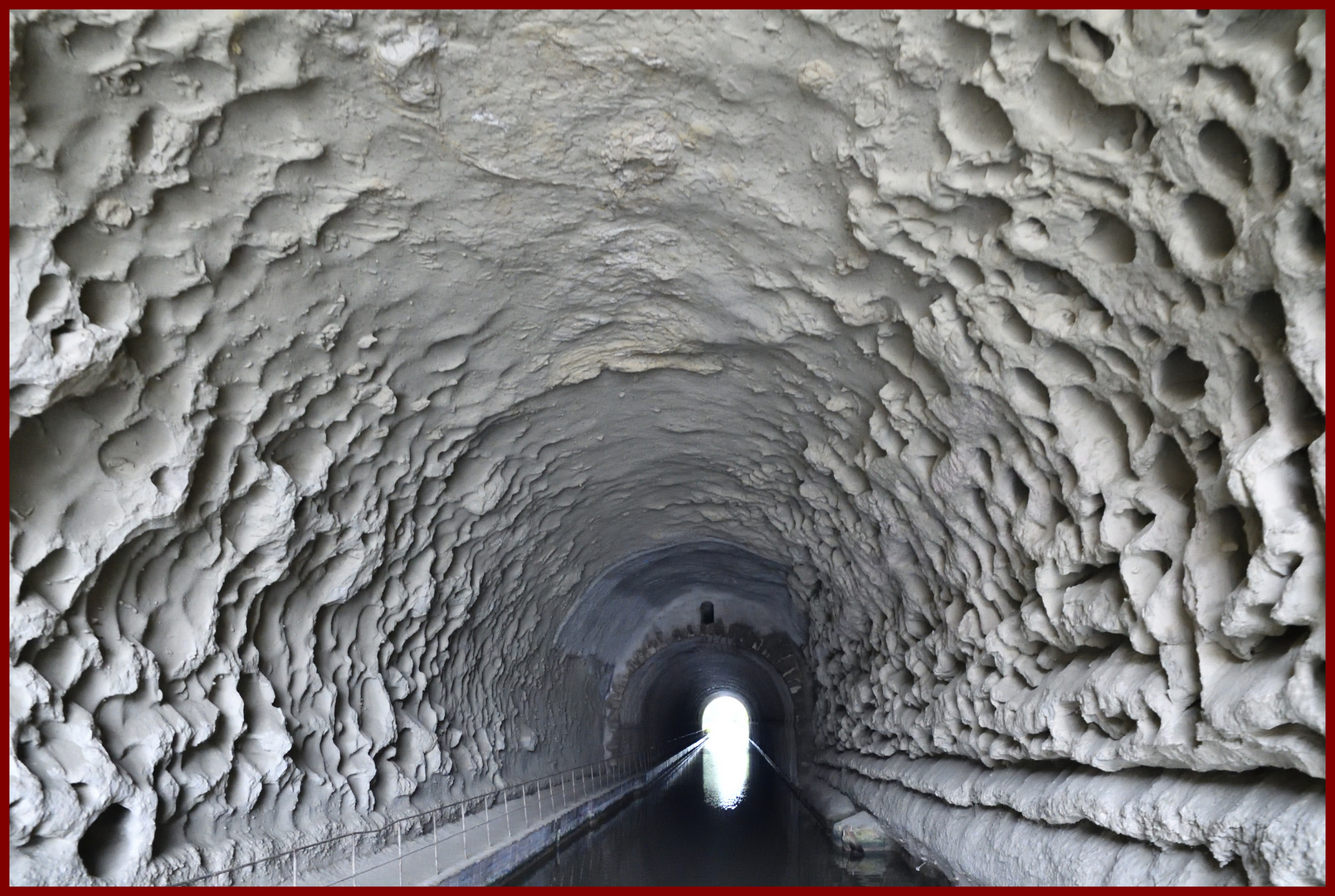 Ensérune; im Tunnel de Malpas