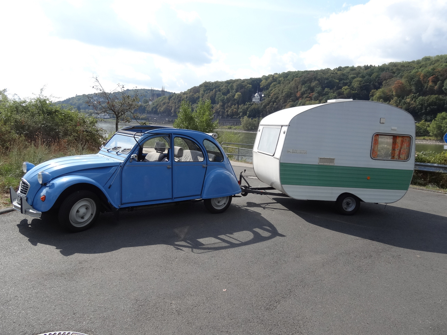 Ente 2CV mit Goliath