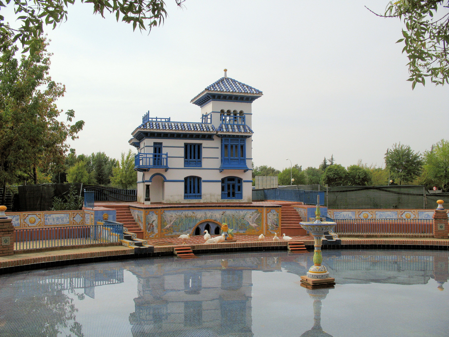 Entenhaus im Park von Talavera de la Reina/Spanien