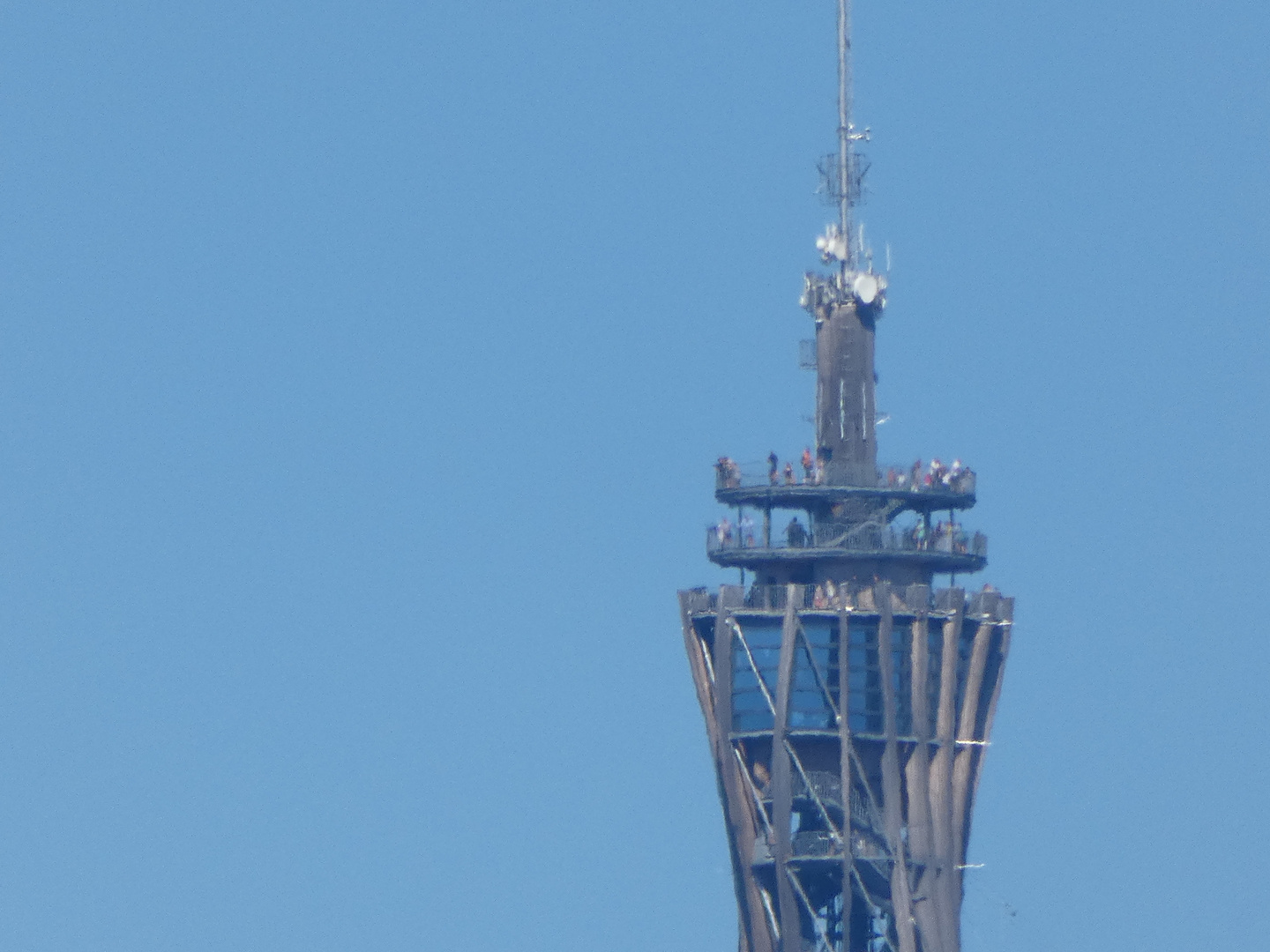 Entfernung über 4.500 m - Aussichtsturm auf Pyramidenkogel am Wörthersee