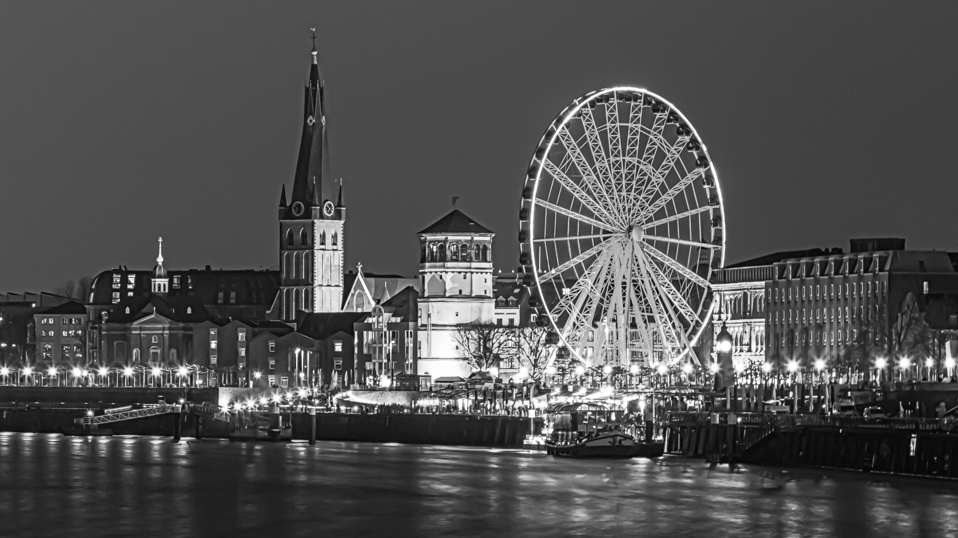 entlang am Düsseldorf-Rhein