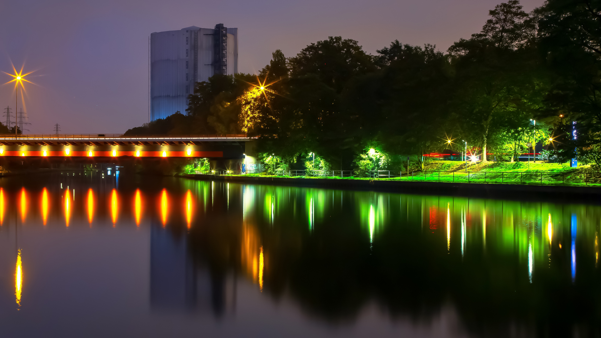 entlang am Gasometer