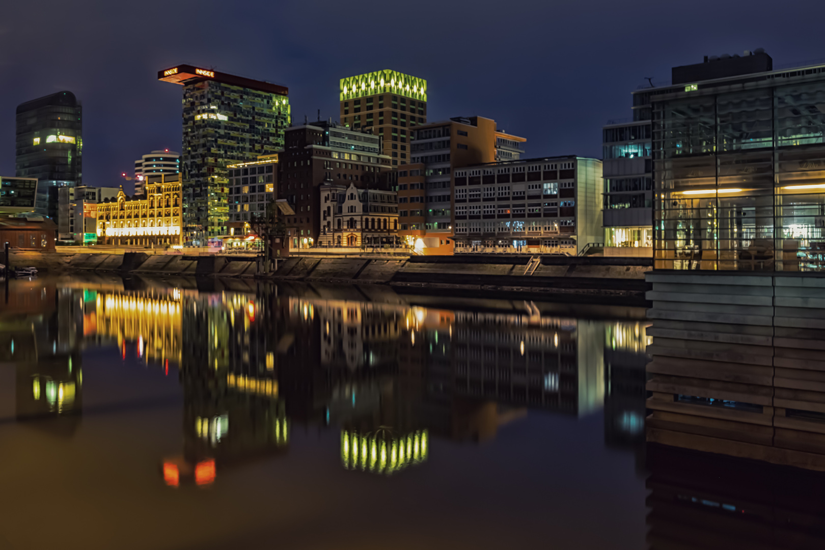 entlang am Medienhafen 