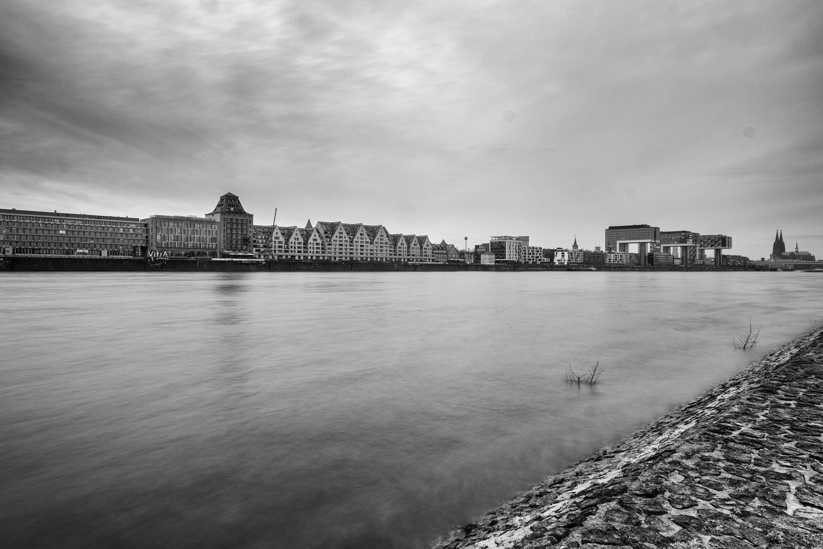 Entlang am Rheinhaufen