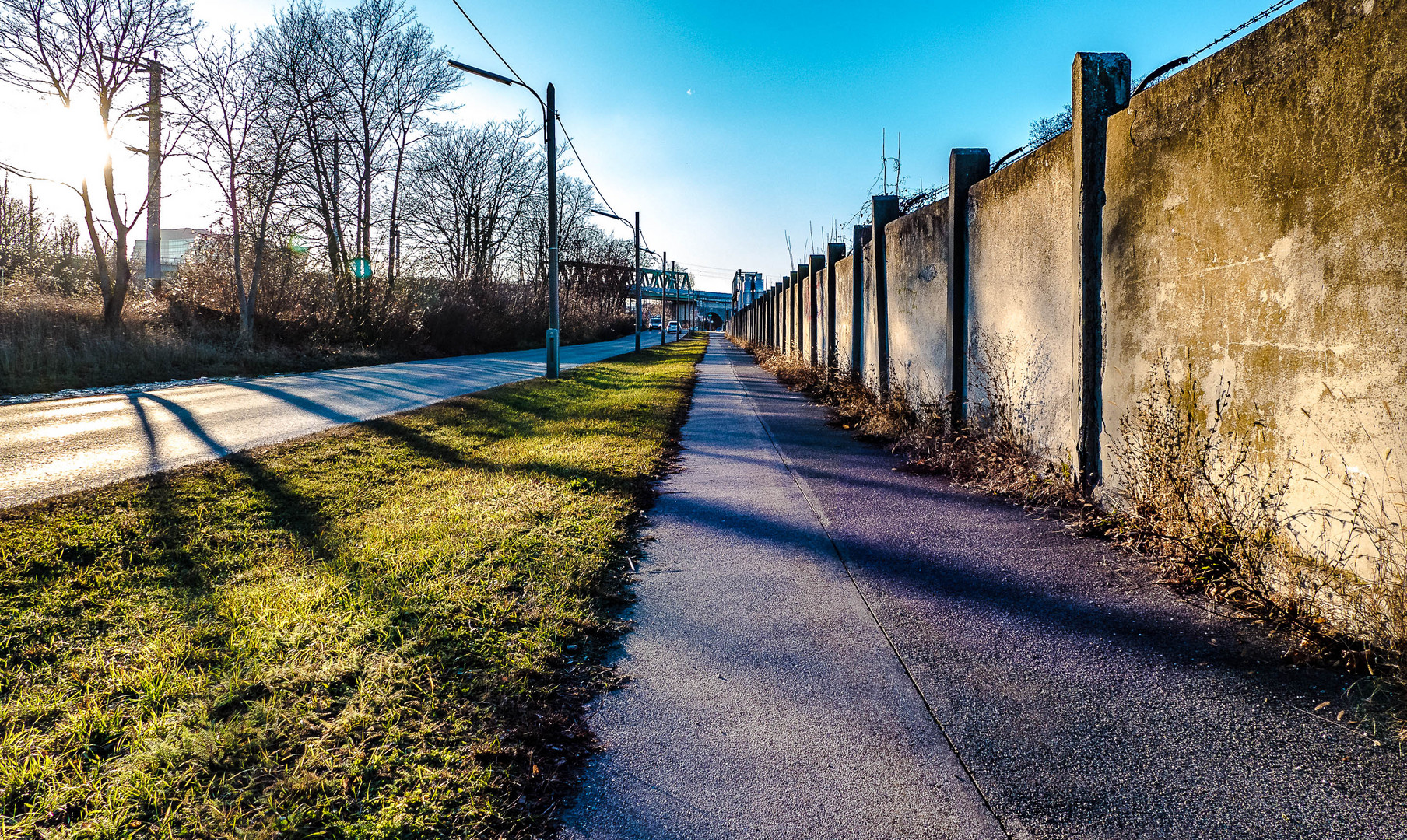 Entlang der Gaswerkmauer Leopoldau (11)