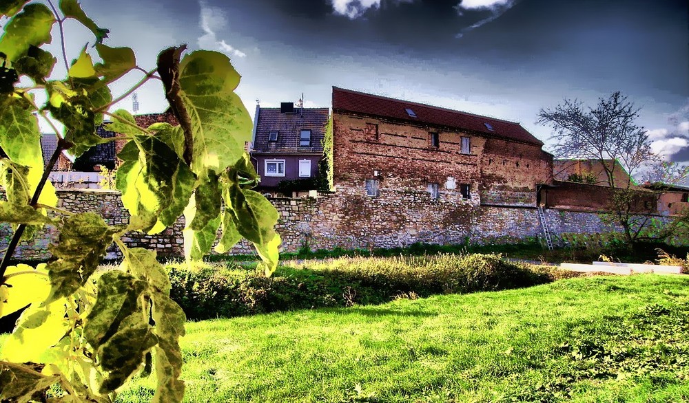 entlang der Stadtmauer