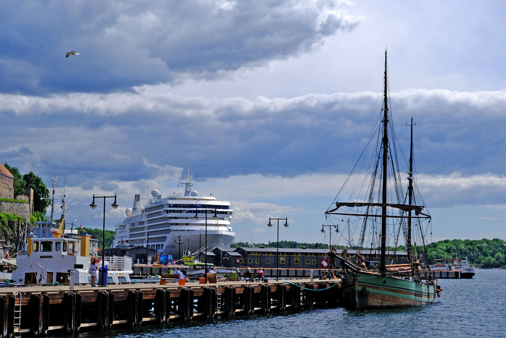 Entlang der Uferpromenade in Oslo ...