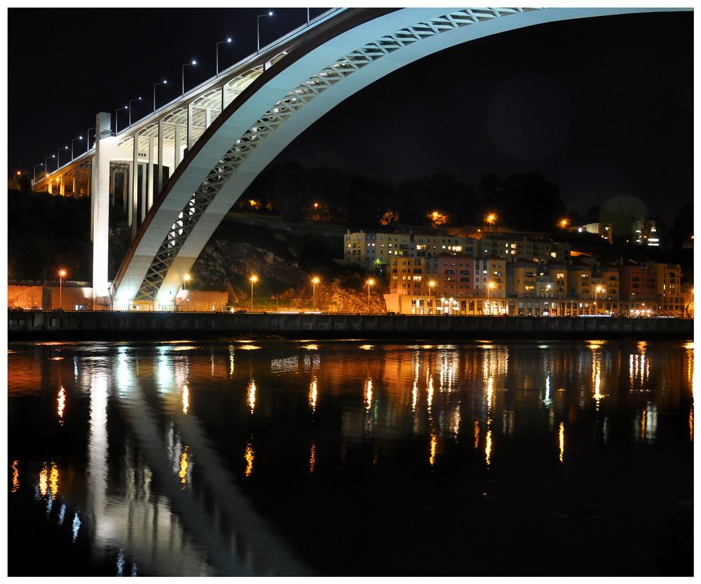 Entlang des Douro bei Nacht