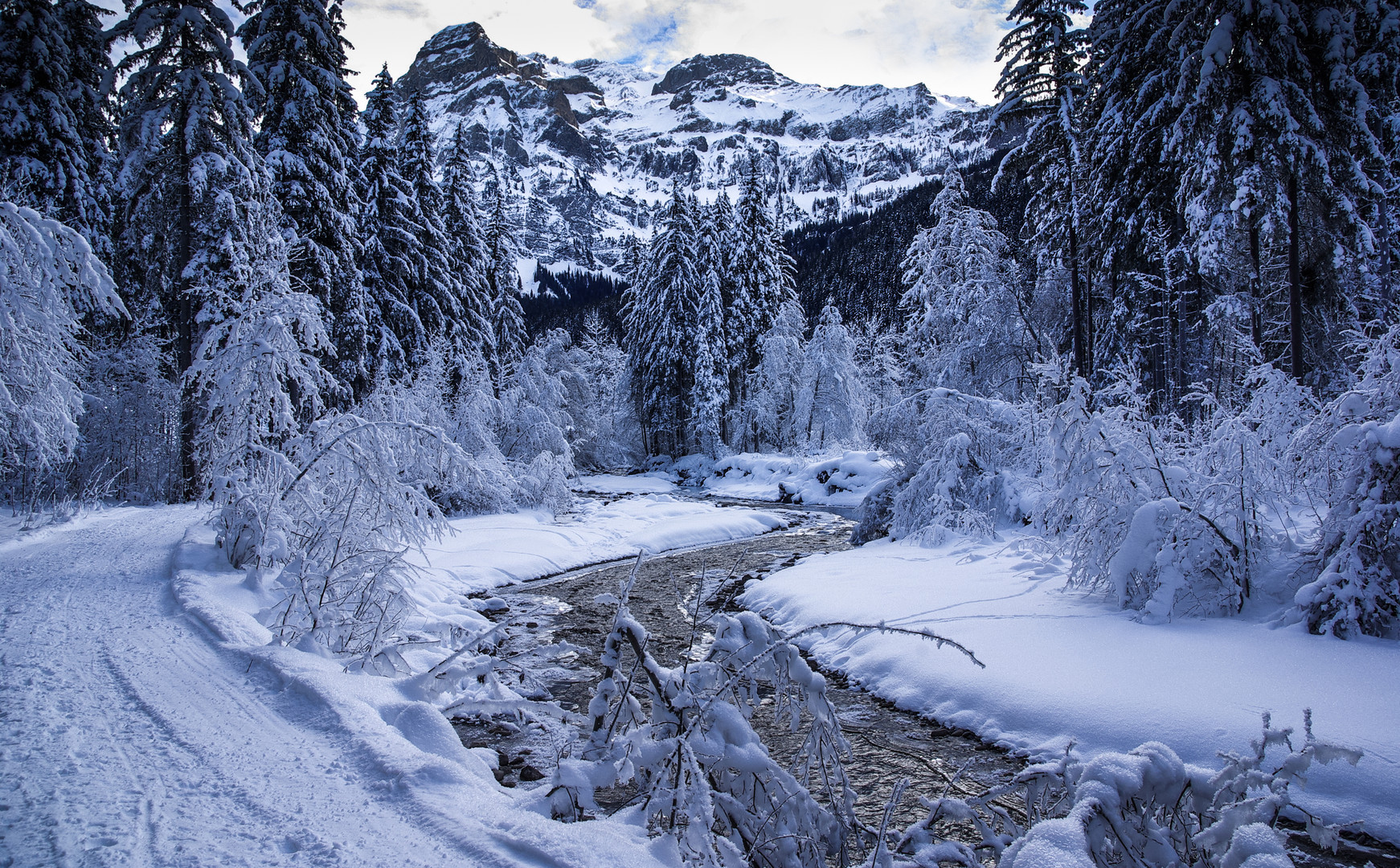 Entlang des Eisbaches