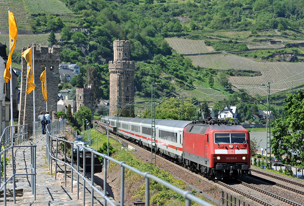 Entlang von Mauern und Burgen V