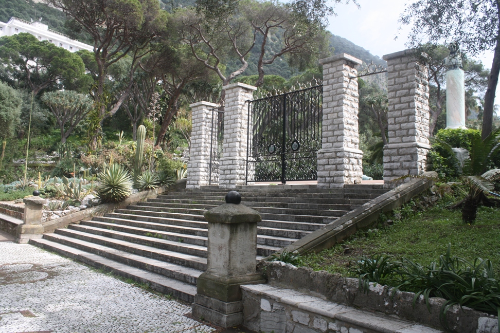 Entrada a un jardín