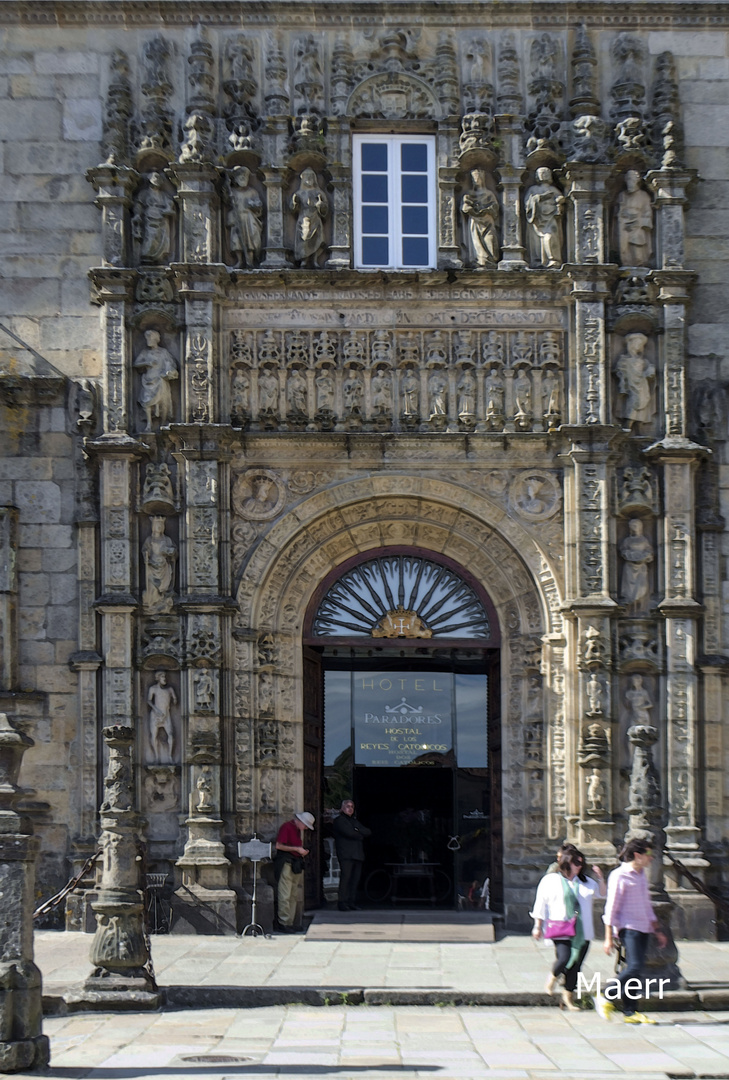 Entrada al Hostal de Los Reyes Católicos