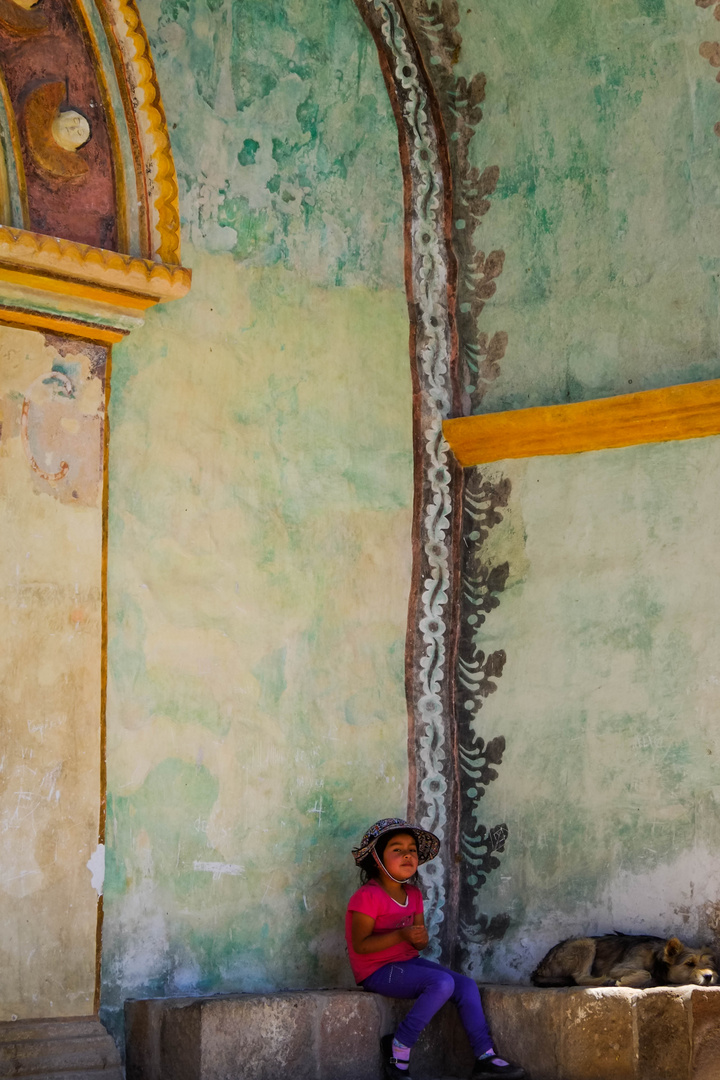 Entrada de la iglesia de Maca, Perú