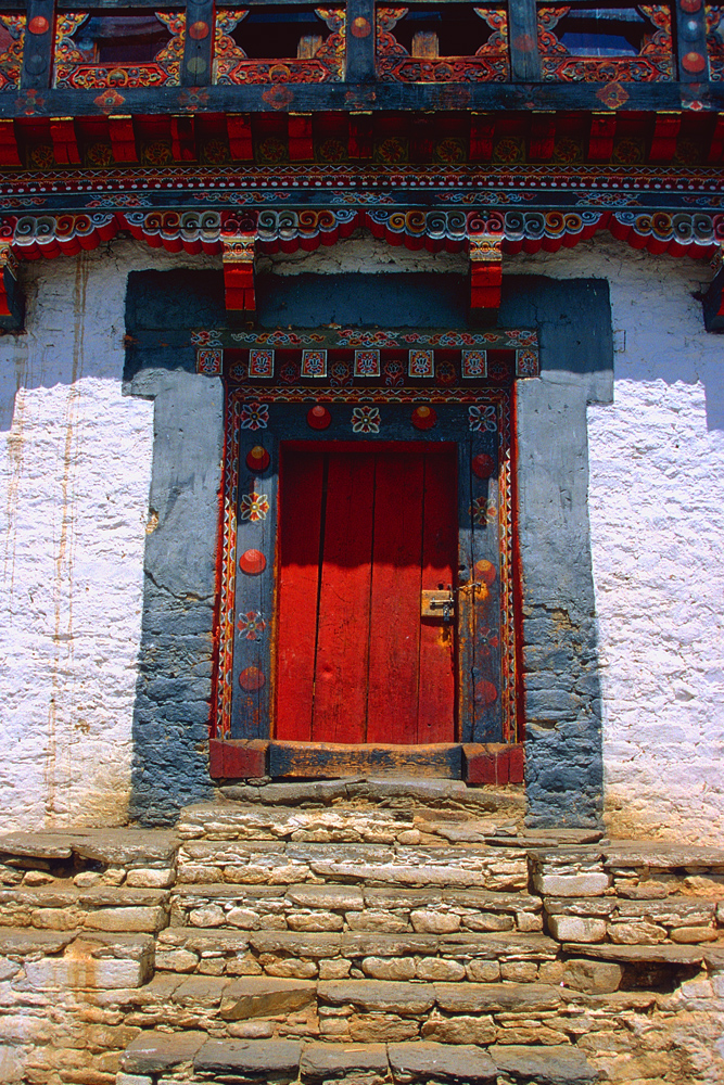 Entrance door into the middle yard of the temple