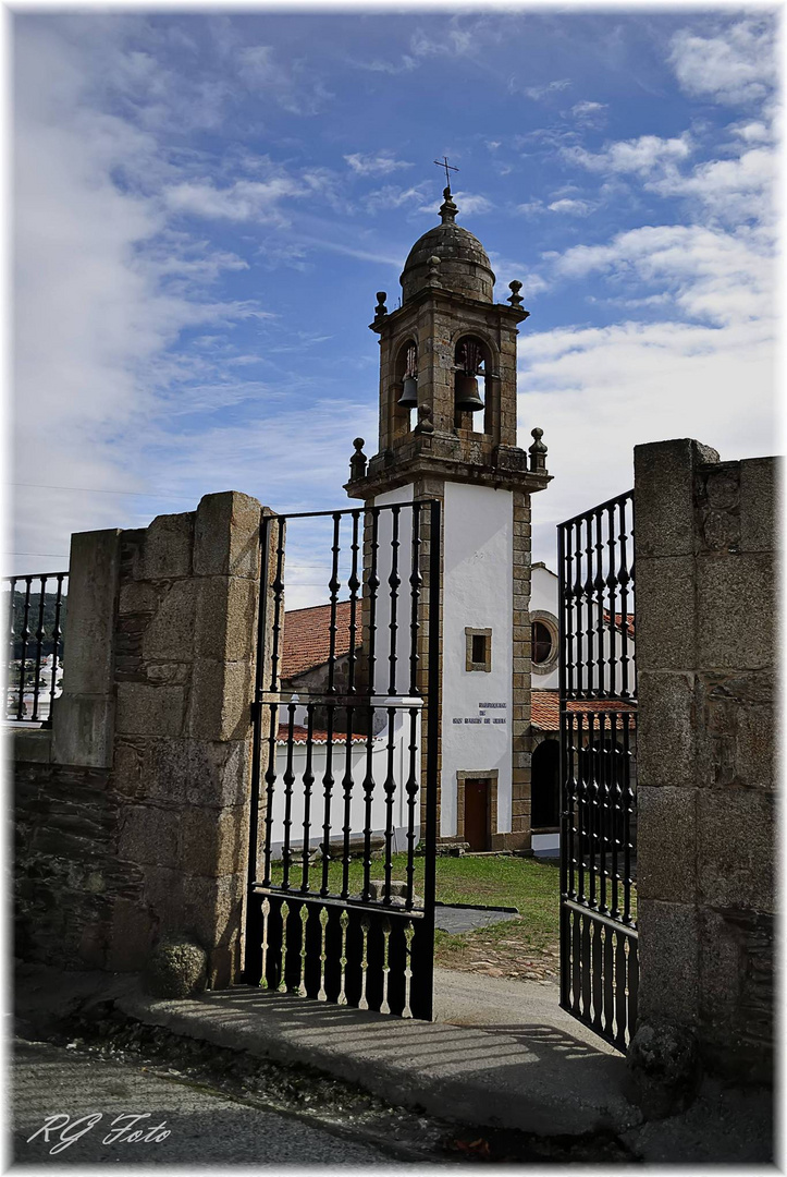 Entrando al monasterio.