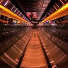 ENTRE DEUX ESCALATORS A BRUXELLE AIRPORT