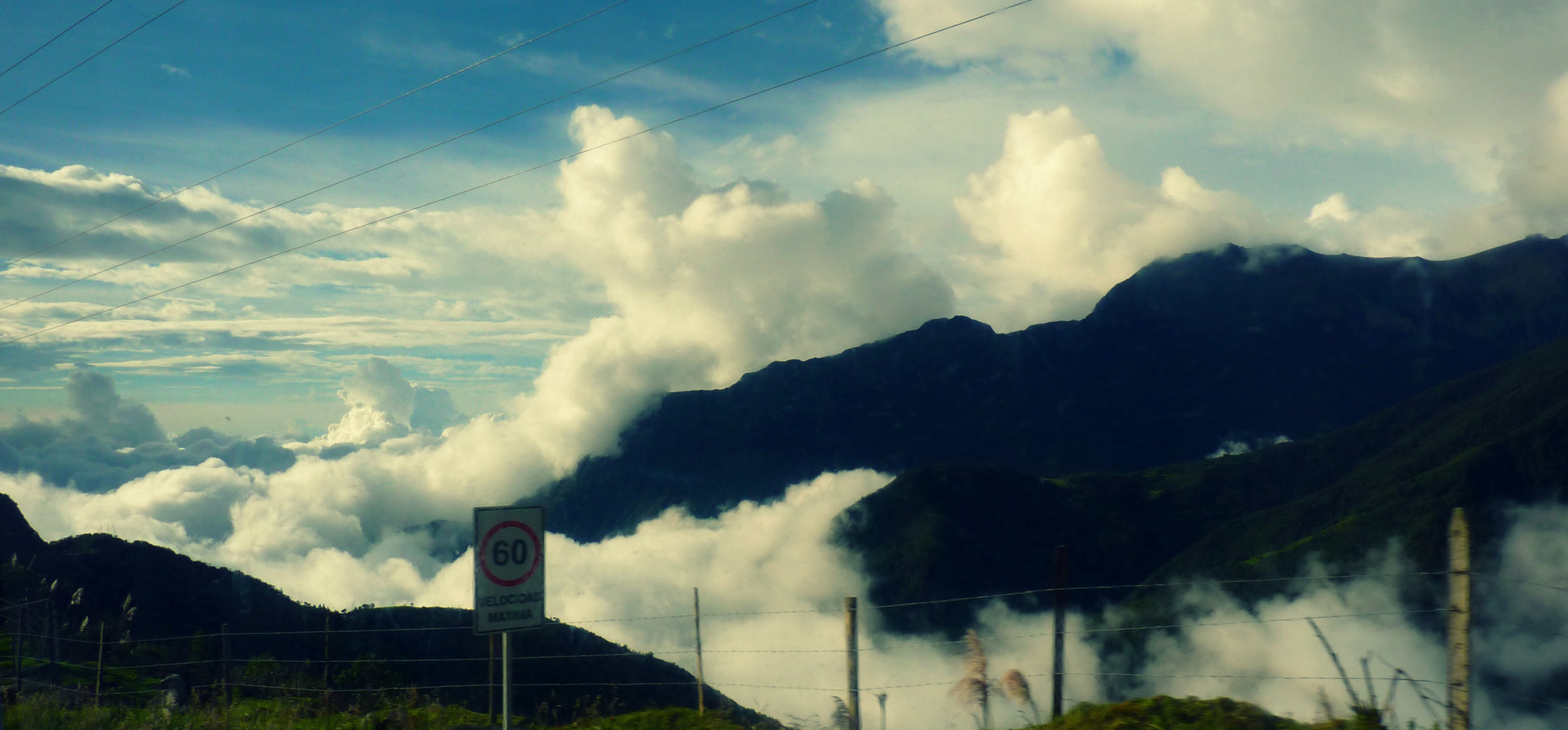 Entre las nubes y el pasado