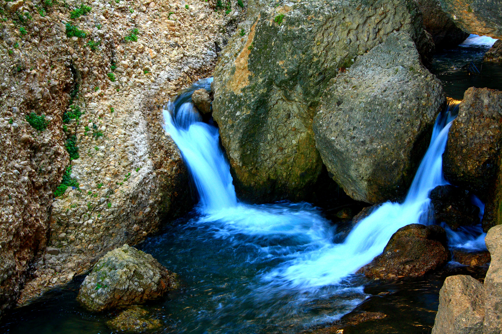 entre las rocas