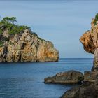 Entre las rocas... el mar.