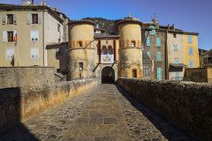 Entrée de la vieille ville d'Entrevaux avec sa porte royale