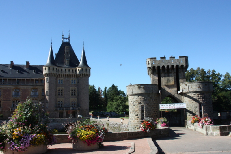 Entrée du Château de La Clayette