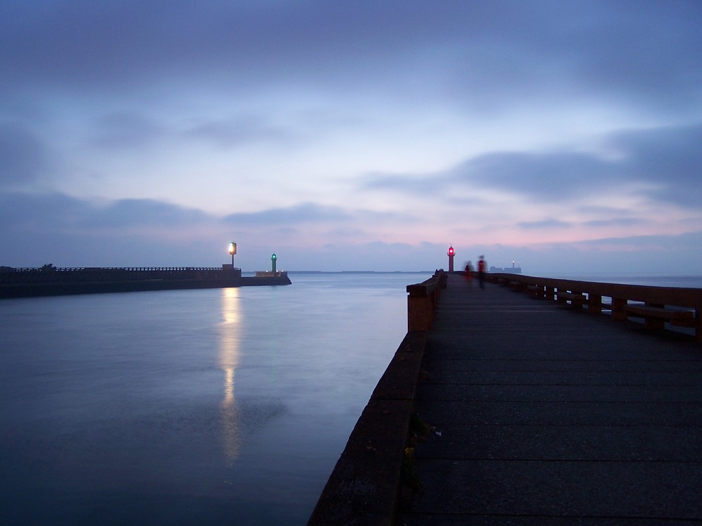 Entrée du port de Boulogne-sur-mer un soir de juillet 2009