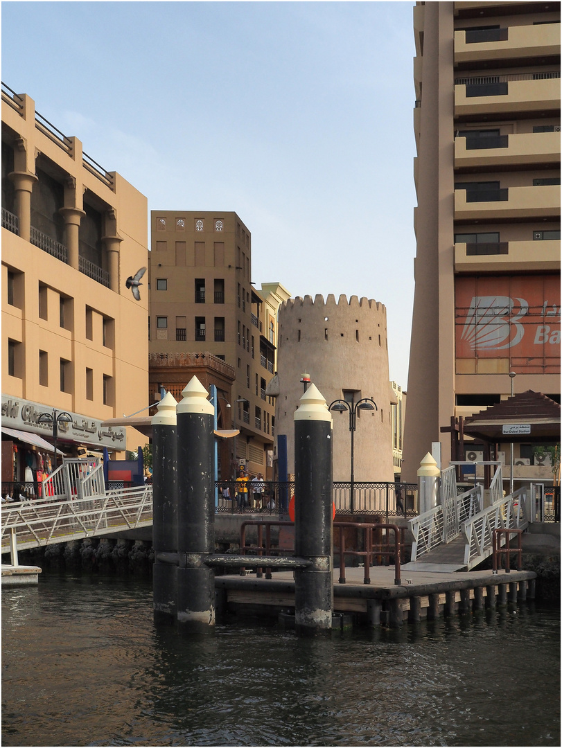 Entrée du souk  -  Rive ouest du Khor Dubaï