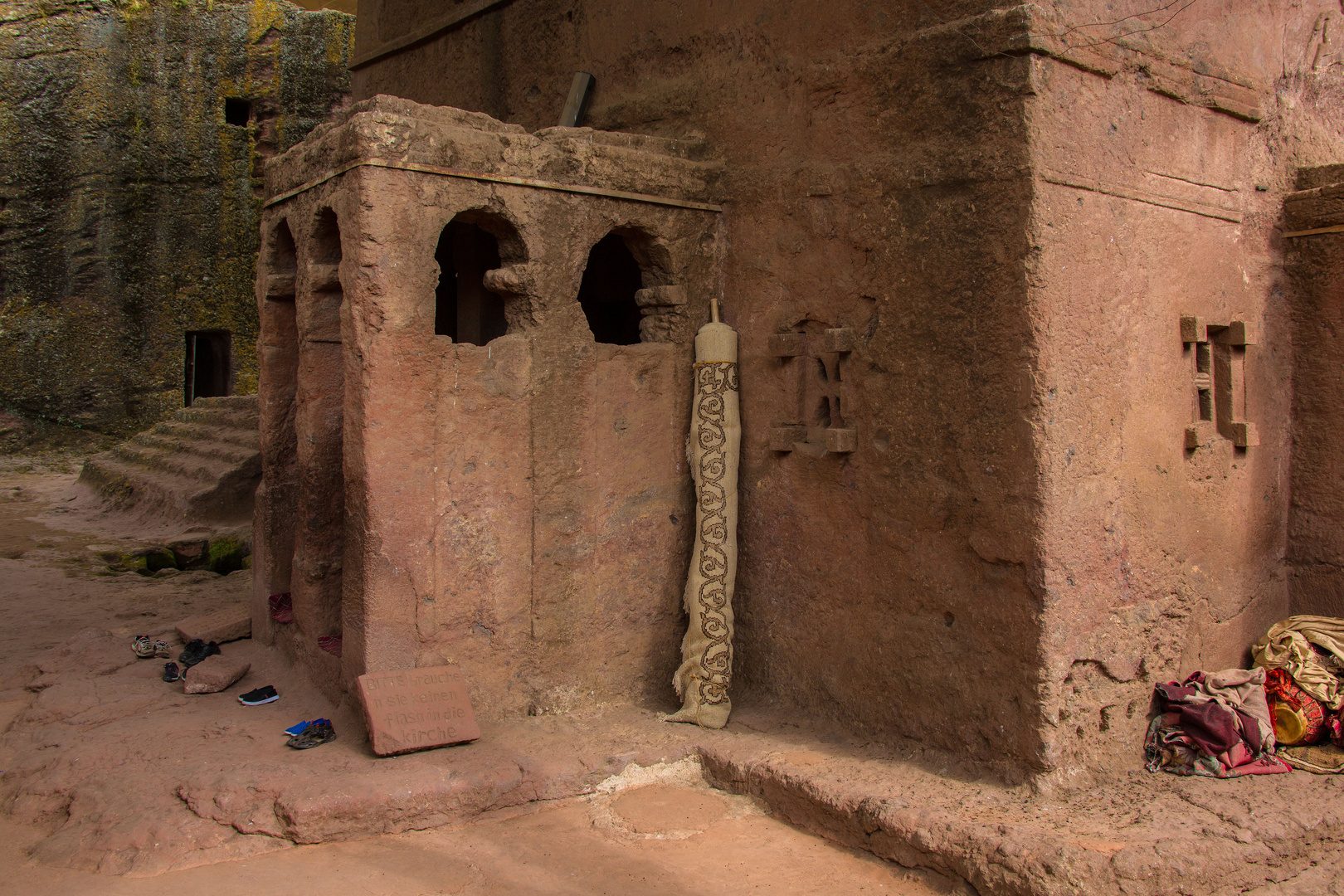 Entrée d'un église monolithique de Lalibela.