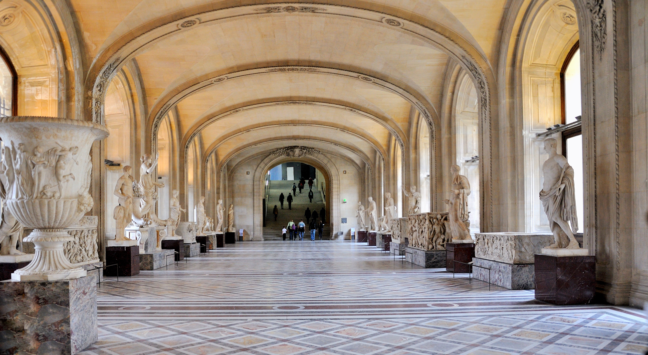 ... entriamo al Louvre ...