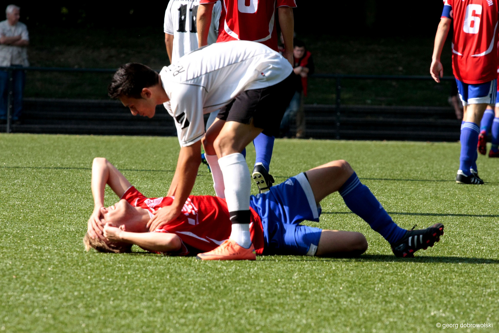 Entschuldigung nach dem Foul...