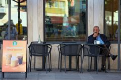 Entspannt beobachtend ...