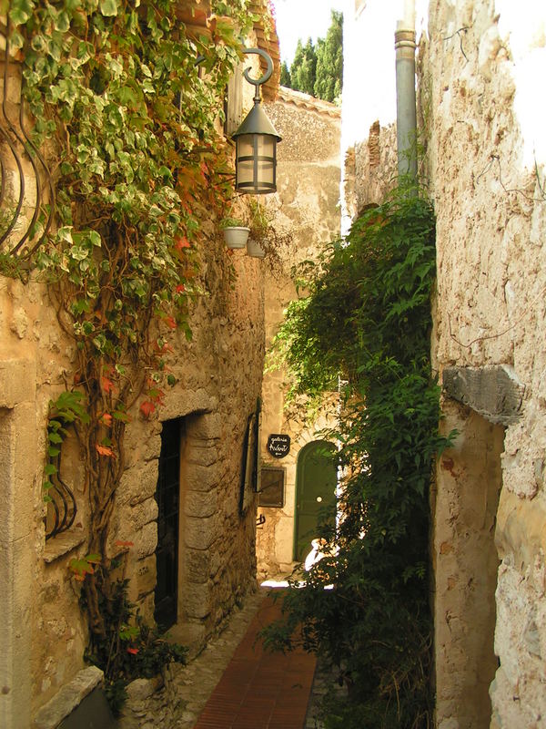 Entspannte Ruhe - Bergdorf Eze