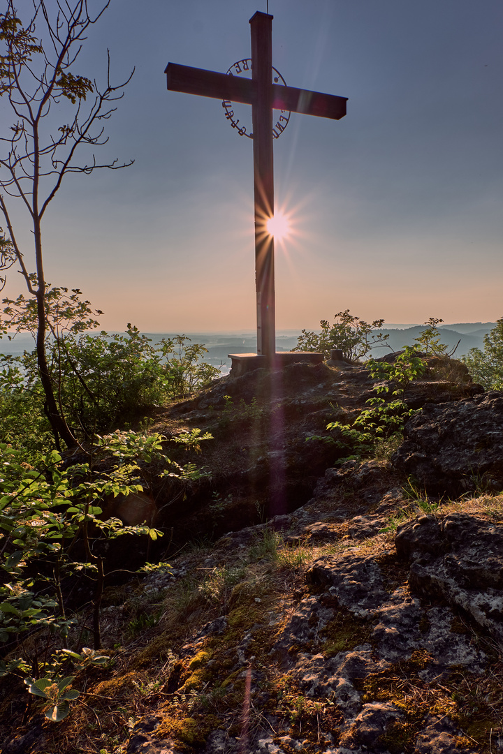 Enzenreuth mit Blick auf die Festung Rothenberg (leider verdeckt)