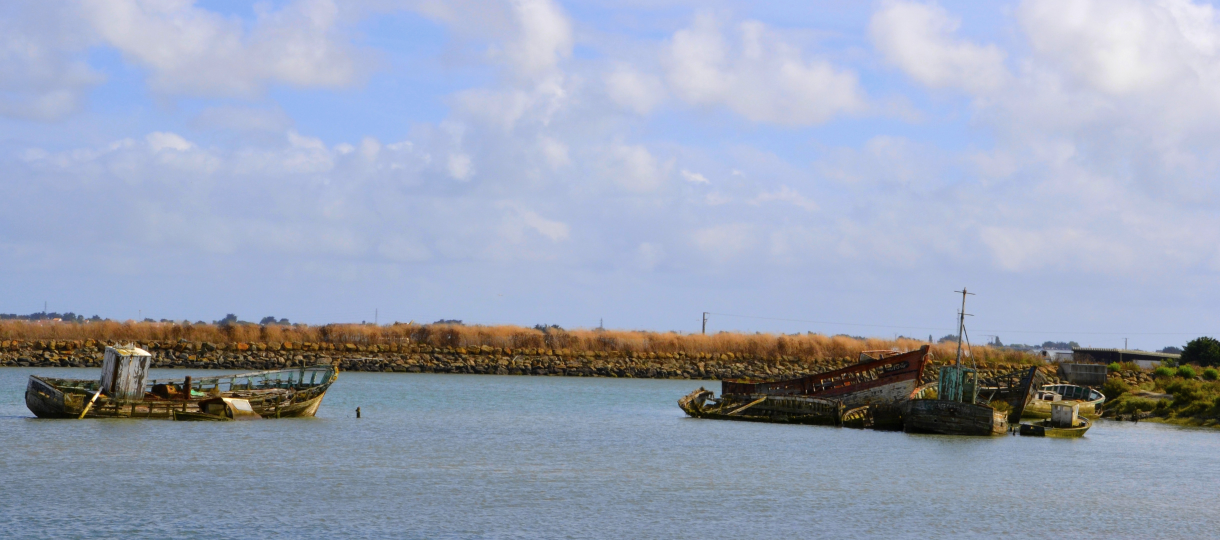 Epaves de bateau sur un canal à Noirmoutier