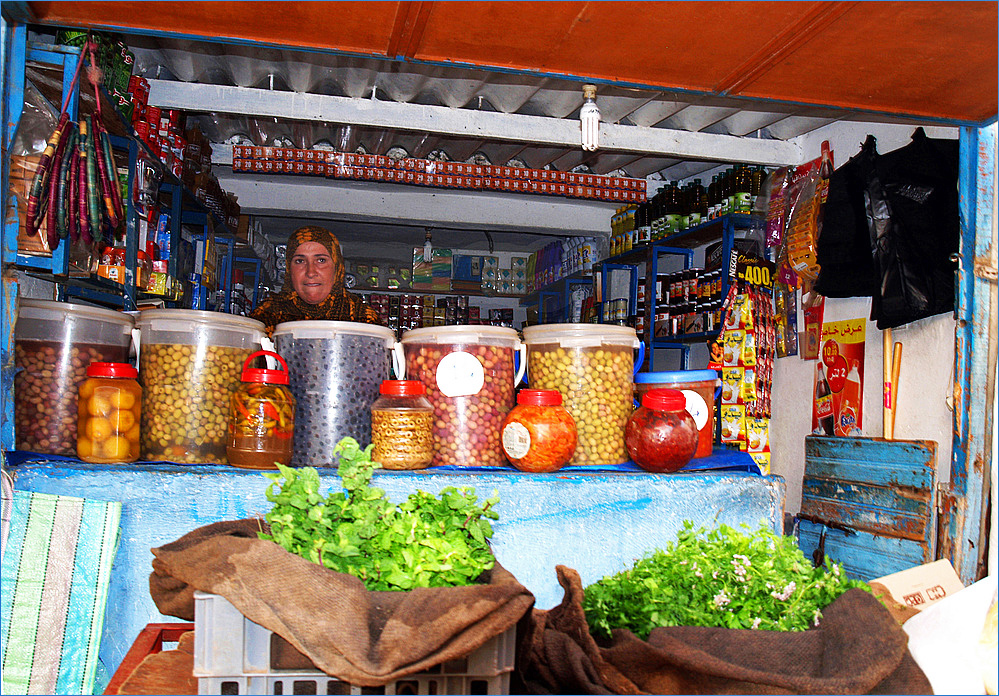« Epicerie » sur le marché de Sidi Ifni -- Lebensmittelgeschäft am Markt von Sidi Ifni