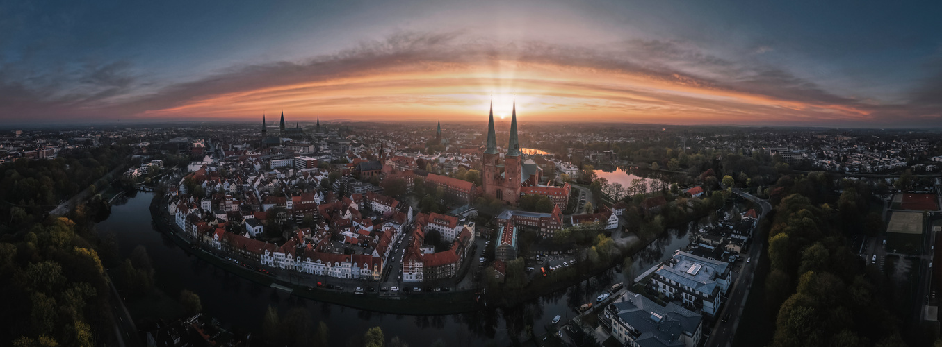 Epischer Sonnenaufgang in Lübeck