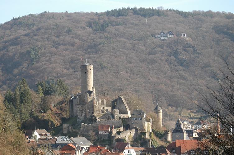 Eppstein und Blick auf die Eppsteiner Burg