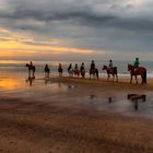 Equitación al borde del mar