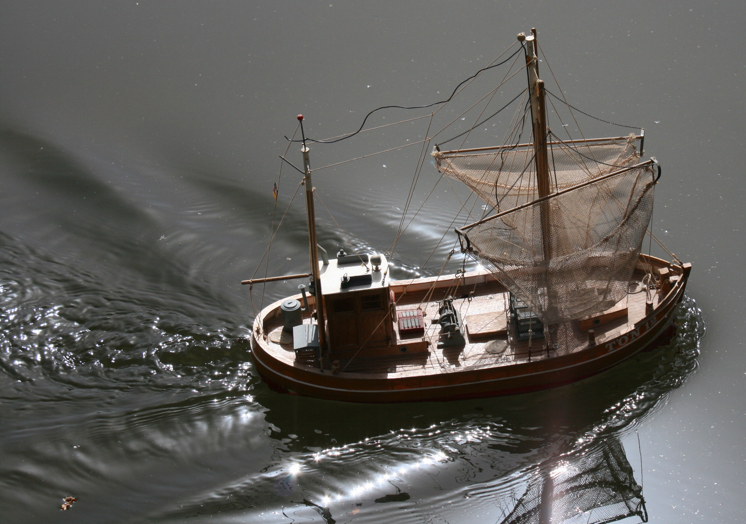 Er fuhr auf einem Muschelkutter...