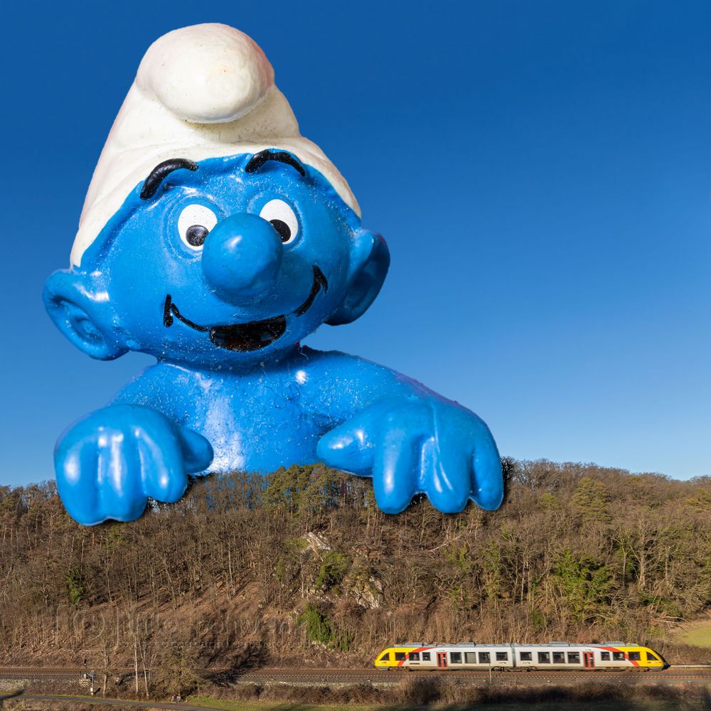 Er hat seine Modelleisenbahn wieder aufgebaut! - Re-Post