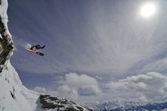 Er konnt nicht länger zusehen und ist selbst gegumpt wie man in der Schweiz so schön sagt.