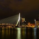 Erasmusbrücke bei Nacht