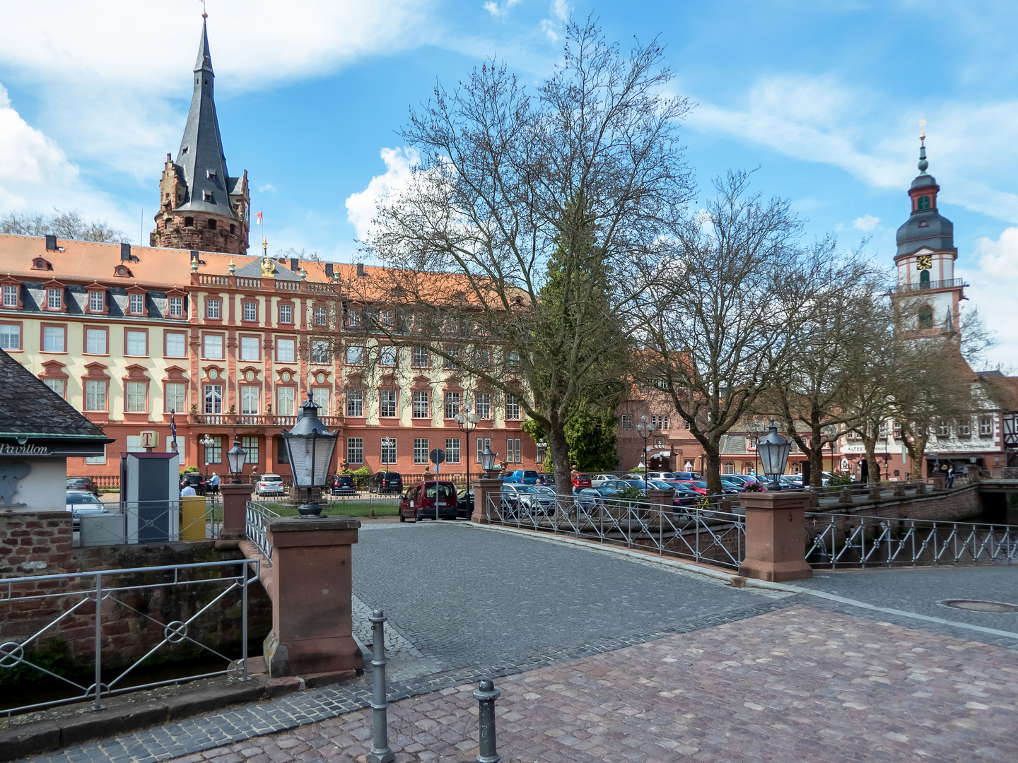 Erbacher Schloss mit Stadtkirche