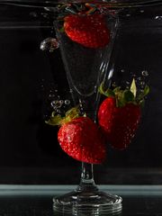Erdbeeren unter Wasser