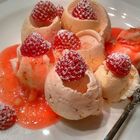 Erdbeersoße : Mirabellenlikor, Puderzucker, Roséwein